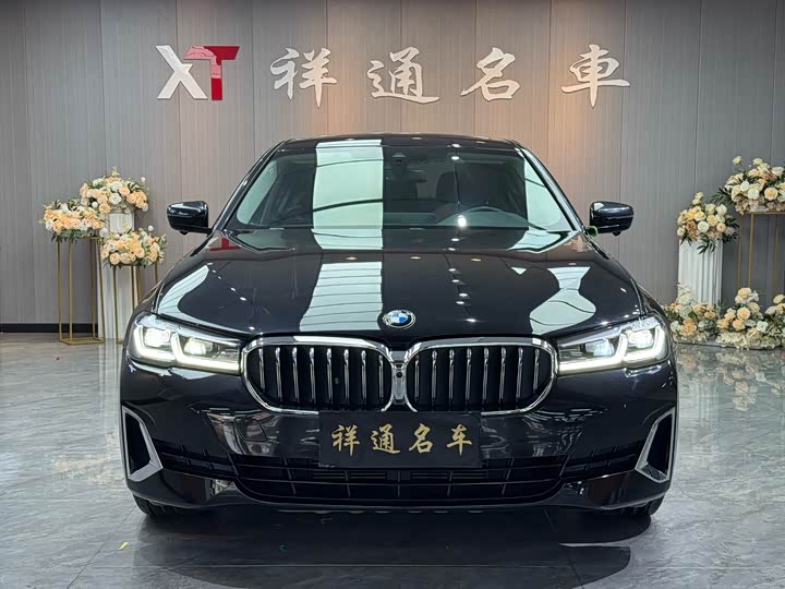 Photo 2 - BMW 5 Series