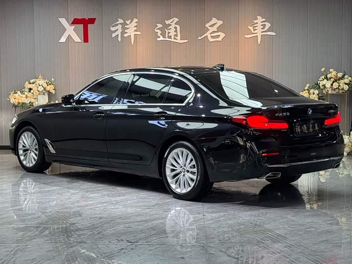 Photo 8 - BMW 5 Series