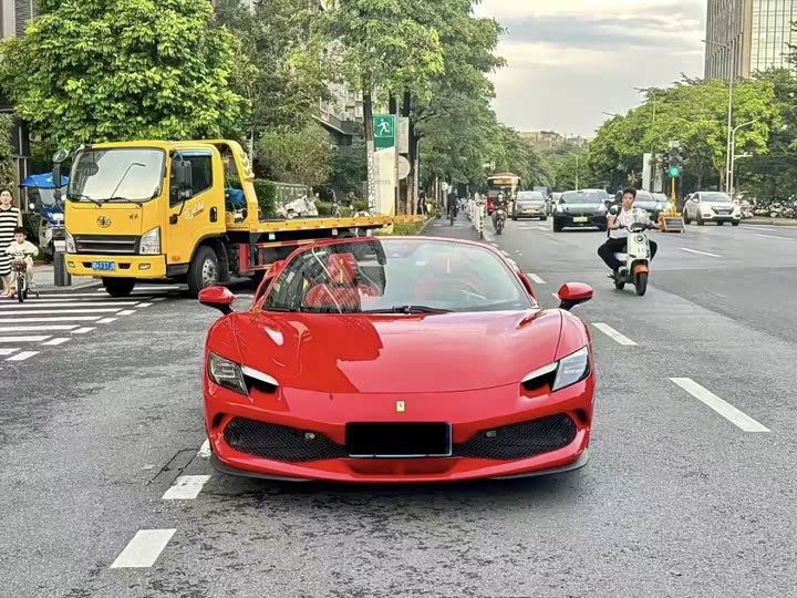 Photo 2 - Ferrari 296