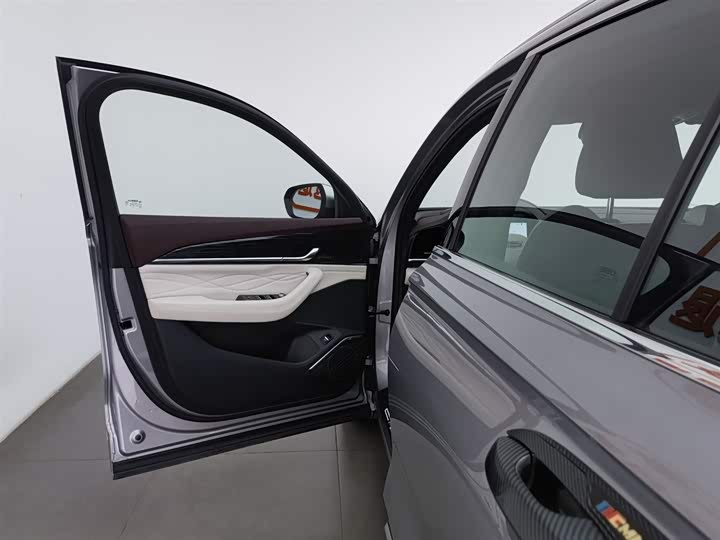 Фото 8 - Geely Monjaro