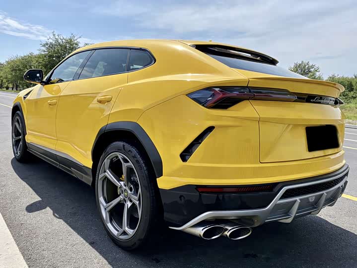 Фото 3 - Lamborghini Urus