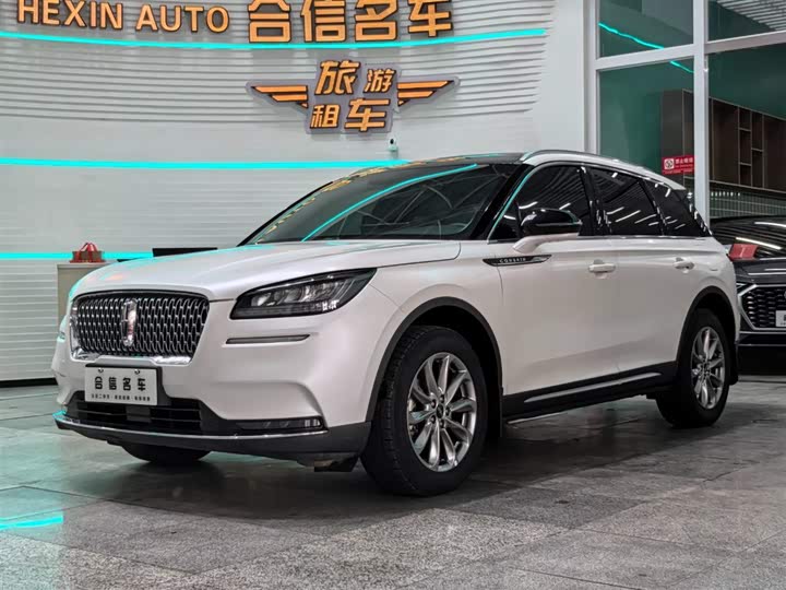 Фото 1 - Lincoln Corsair