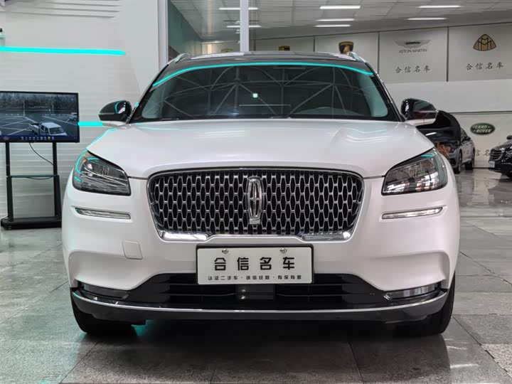 Фото 2 - Lincoln Corsair