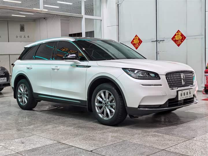 Фото 3 - Lincoln Corsair