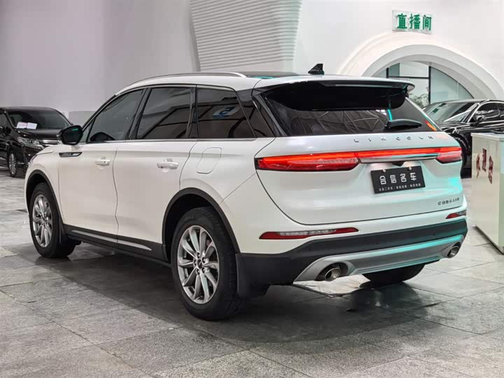 Фото 4 - Lincoln Corsair