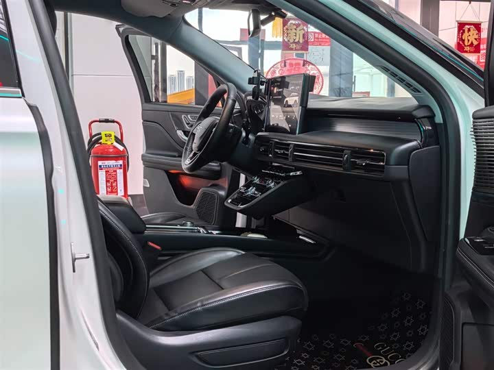 Фото 6 - Lincoln Corsair