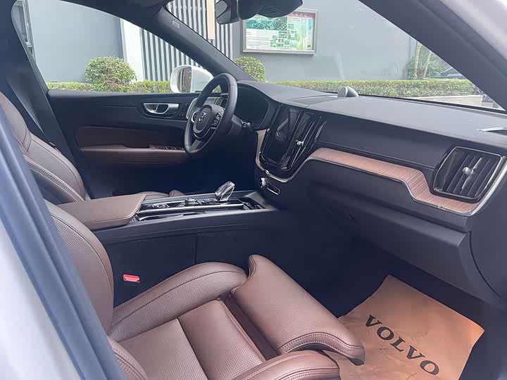 Фото 4 - Volvo XC60 Hybrid