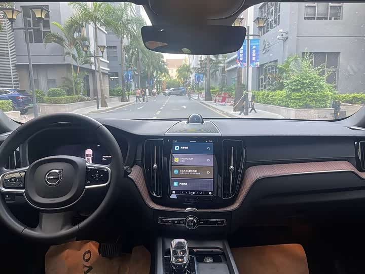 Фото 8 - Volvo XC60 Hybrid