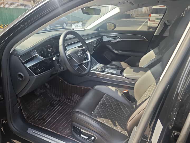 Фото 4 - Audi A8