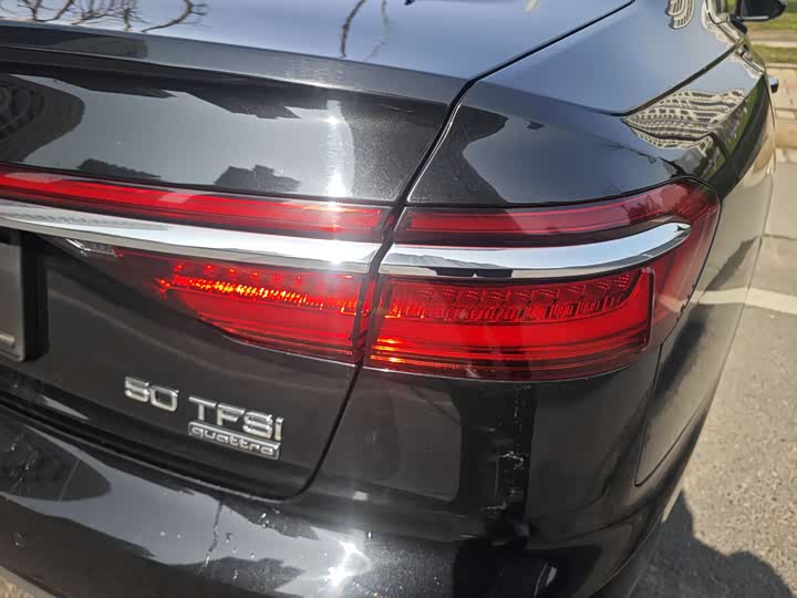 Фото 9 - Audi A8