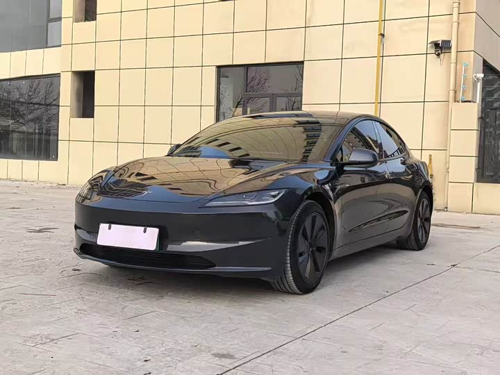 Фото 1 - Tesla Model 3