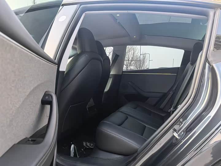 Фото 6 - Tesla Model 3