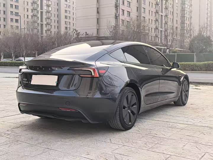 Фото 7 - Tesla Model 3