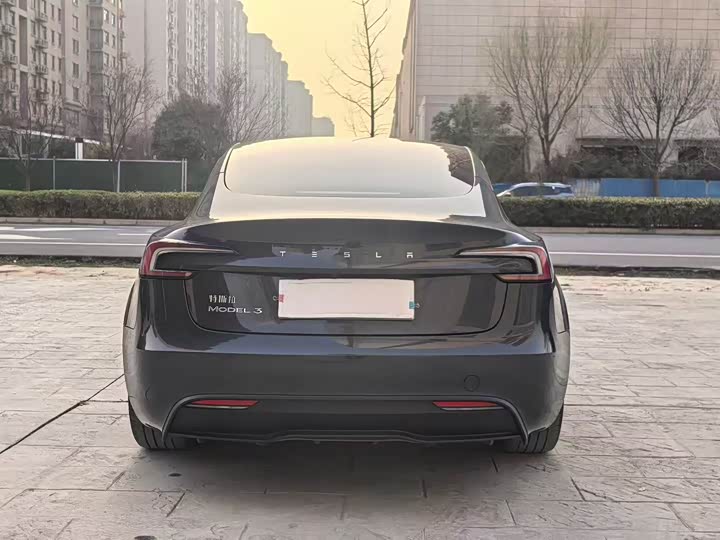 Фото 8 - Tesla Model 3