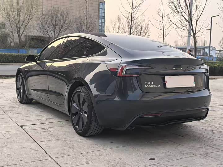 Фото 9 - Tesla Model 3