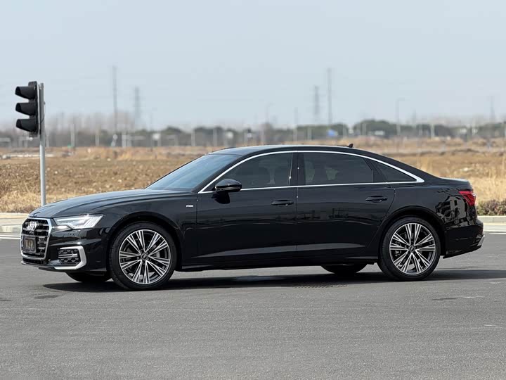 Фото 1 - Audi A6L