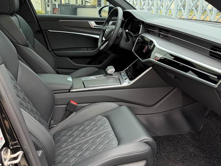 Фото 5 - Audi A6L