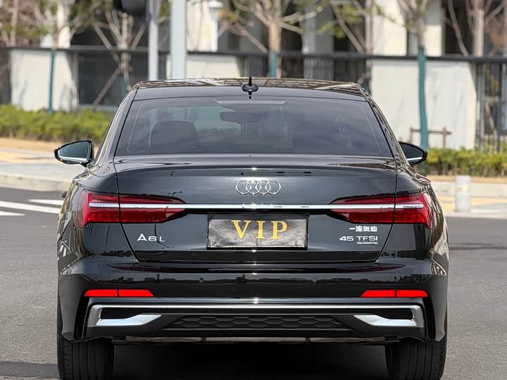 Фото 9 - Audi A6L