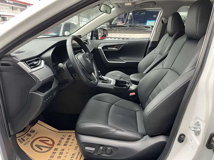 Photo 4 - Toyota Wildlander