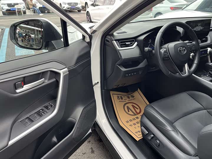 Photo 8 - Toyota Wildlander