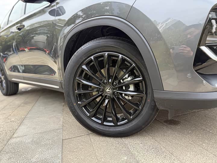 Фото 9 - Changan CS75