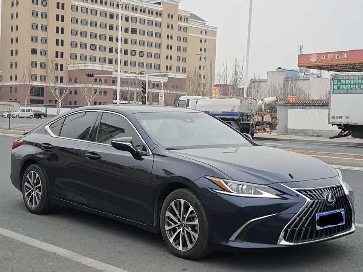 Фото 2 - Lexus ES