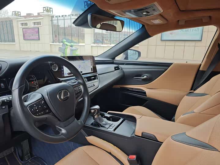 Фото 4 - Lexus ES