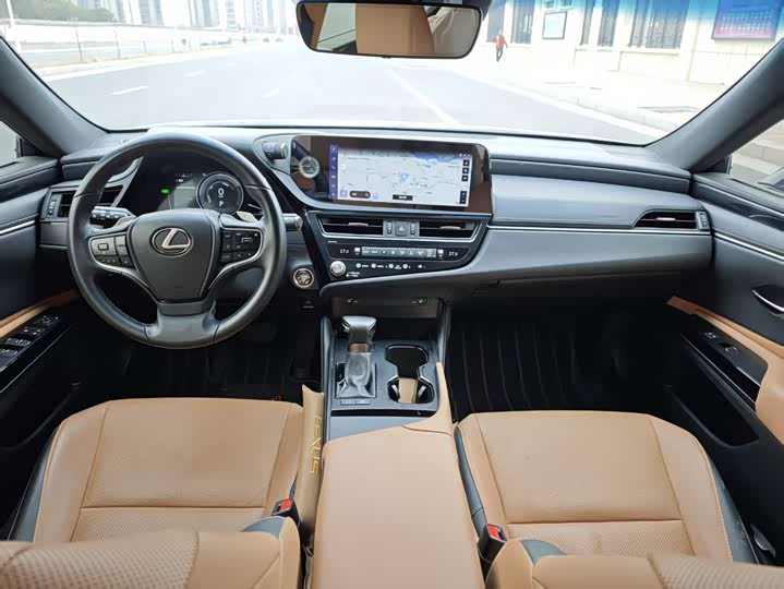 Фото 6 - Lexus ES