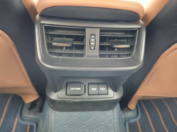 Фото 7 - Lexus ES