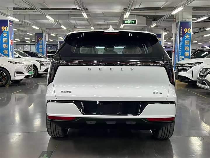 Фото 9 - Geely Atlas L