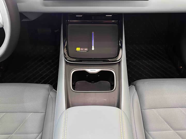 Фото 9 - Changan Deepal S05