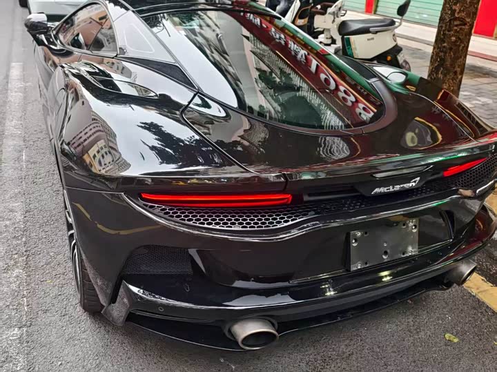 Фото 2 - McLaren GT