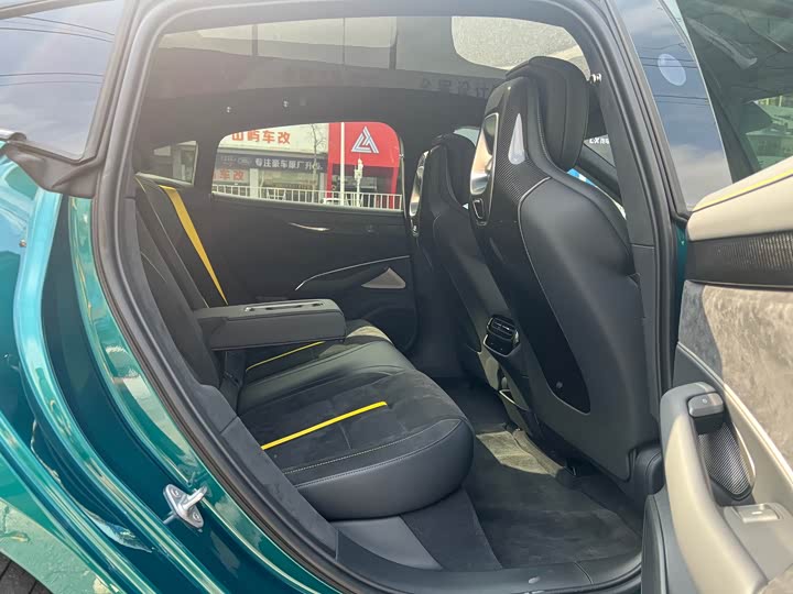 Photo 9 - Xiaomi SU7 Ultra