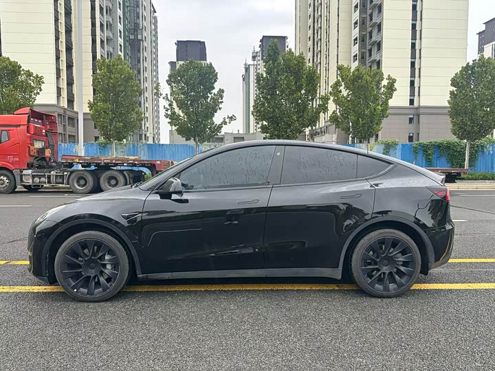 Фото 3 - Tesla Model Y