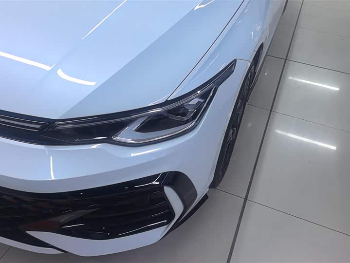 Фото 5 - Volkswagen Golf