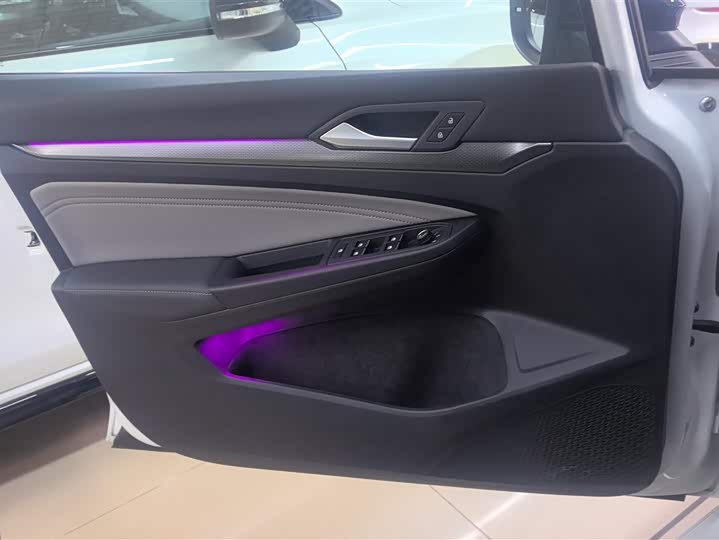 Фото 7 - Volkswagen Golf