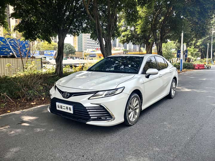Фото 1 - Toyota Camry