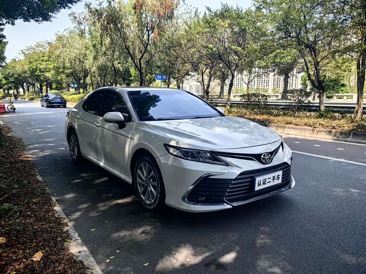 Фото 3 - Toyota Camry