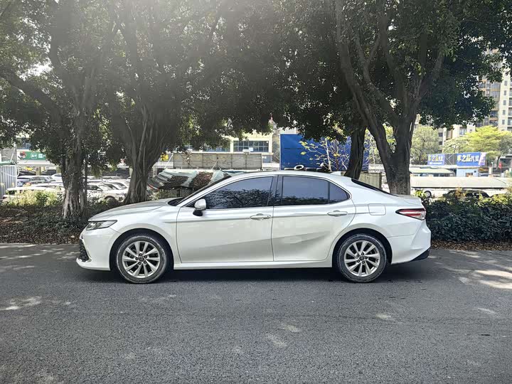 Фото 4 - Toyota Camry