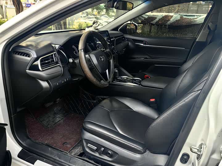 Фото 5 - Toyota Camry