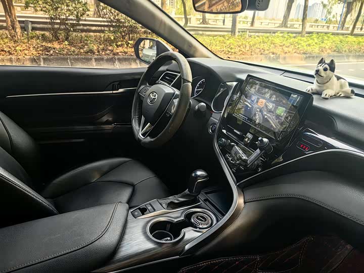 Фото 6 - Toyota Camry