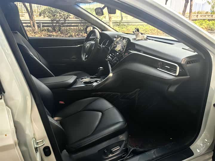 Фото 7 - Toyota Camry