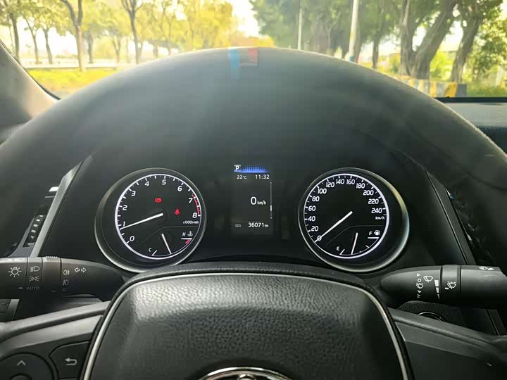 Фото 8 - Toyota Camry