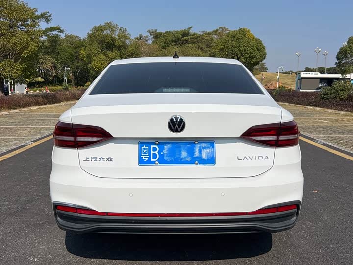 Фото 4 - Volkswagen Lavida