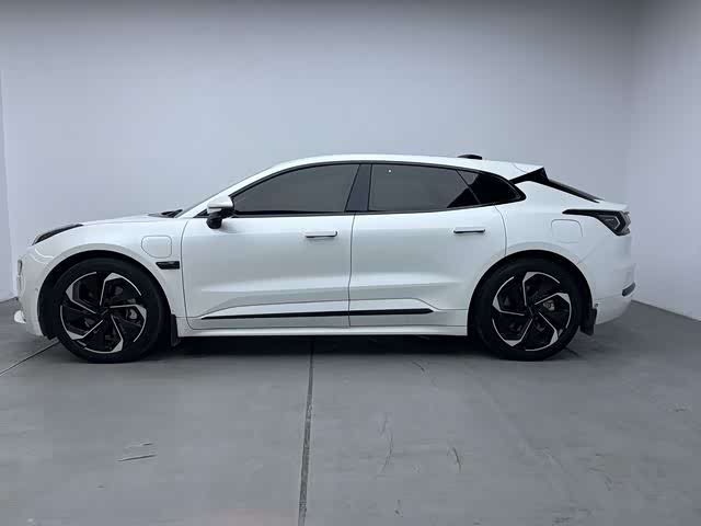 Фото 3 - Zeekr 001