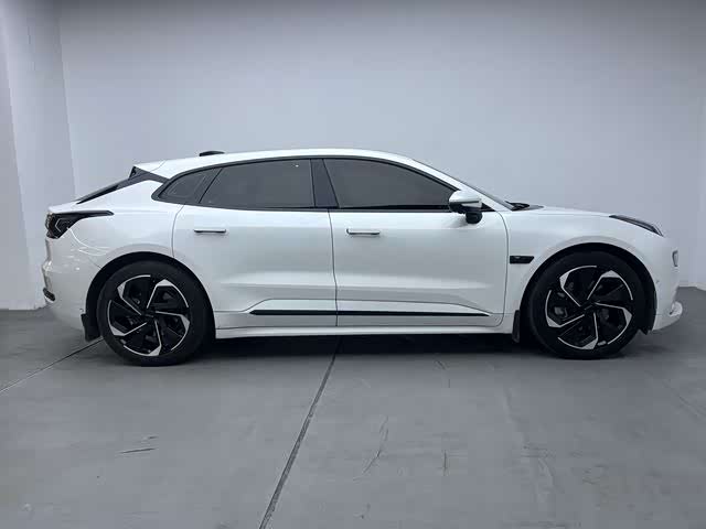 Фото 4 - Zeekr 001