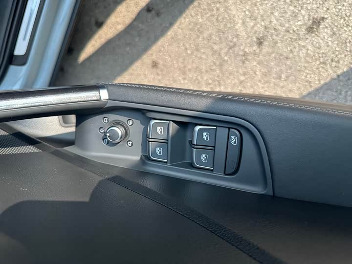 Фото 9 - Audi Q2L