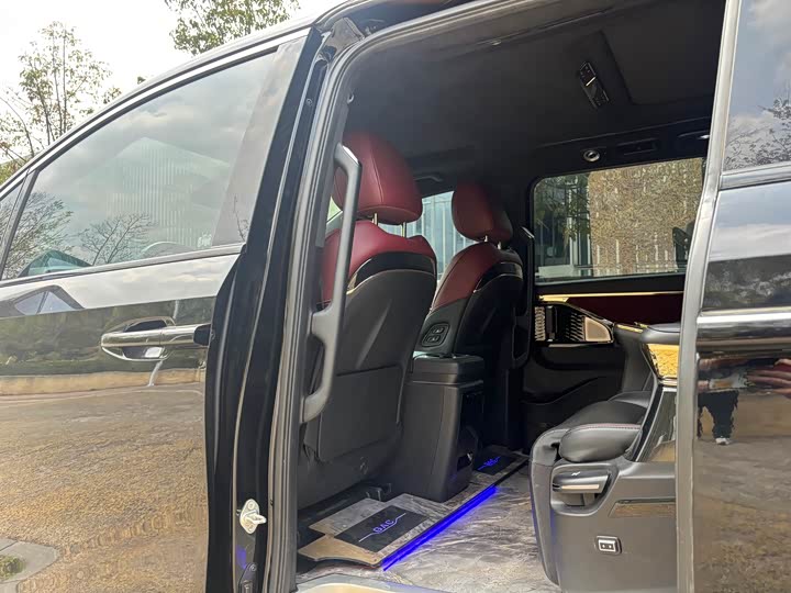 GAC Trumpchi M8 2024 2024款 宗师系列 双擎 至尊版