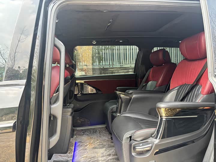 GAC Trumpchi M8 2024 2024款 宗师系列 双擎 至尊版