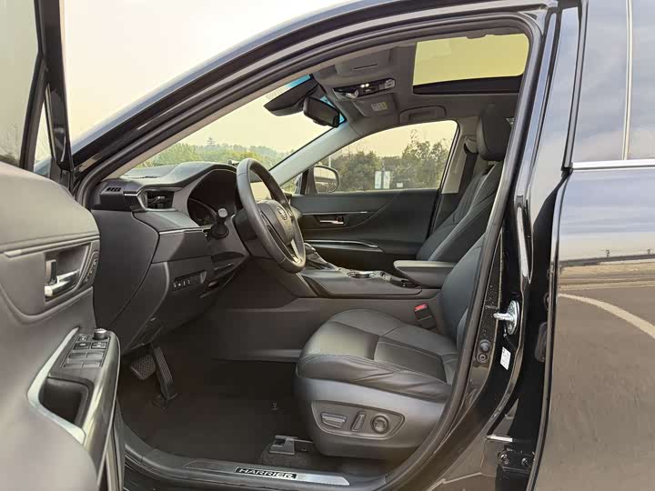 Фото 5 - Toyota Harrier